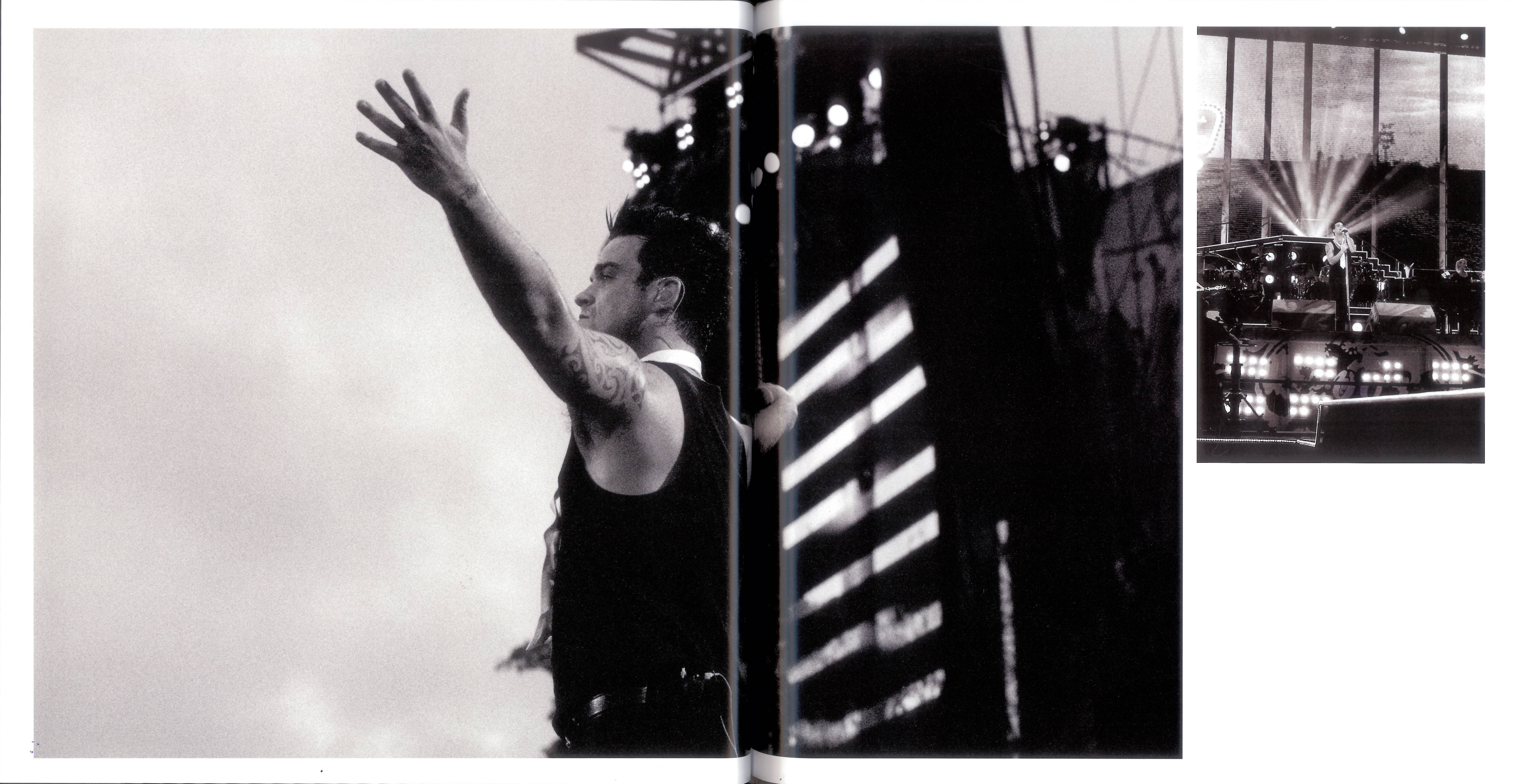 Robbie Williams  Live At Knebworth : Booklet22